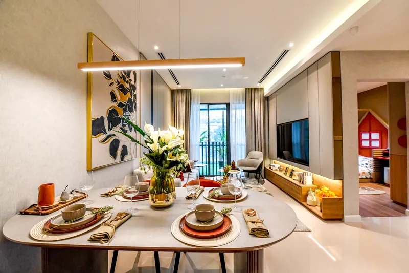 Type B show unit: dining area