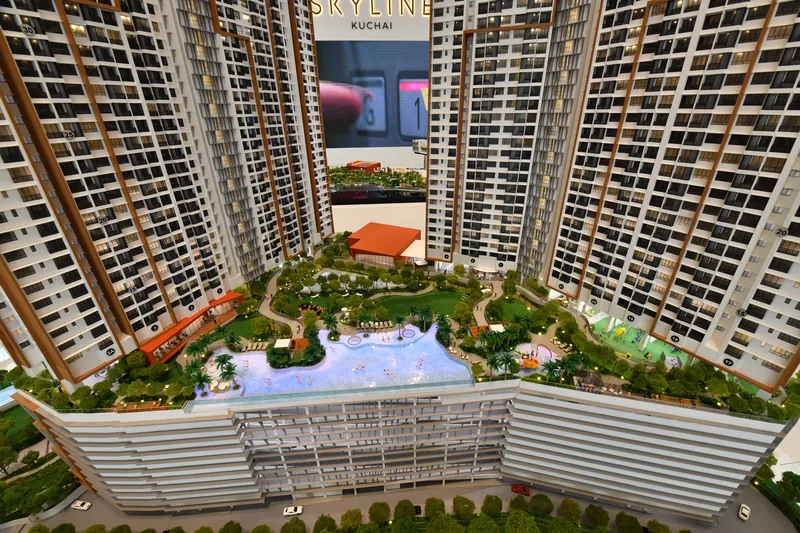 Model skala: dek kemudahan Aras 11 di antara dua menara