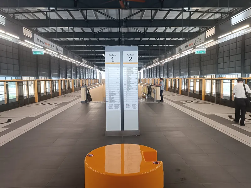 Platform pulau di stesen MRT Kuchai, platform 1 dan 2